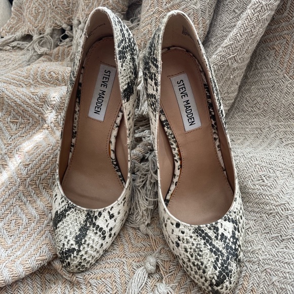Steve Madden stiletto heels with a snake pattern. - Picture 2 of 4